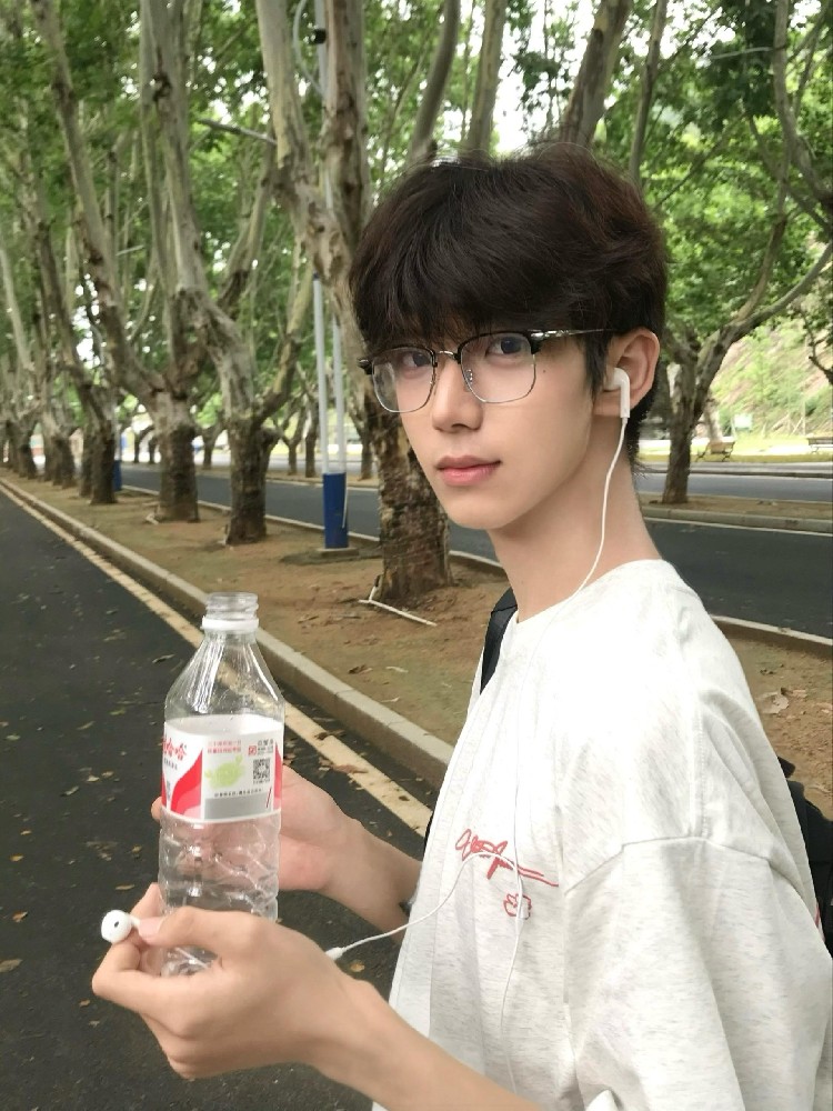 D850 照片587张 视频22个 中国男 奶狗 学生 生活日常 旅游