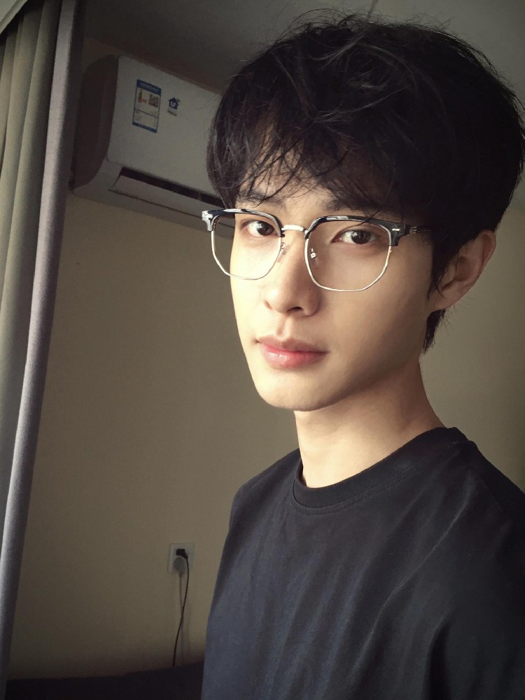 D852 照片534张 视频114个 中国男 年轻帅哥 奶狗 学生 生活日常 旅游 真实