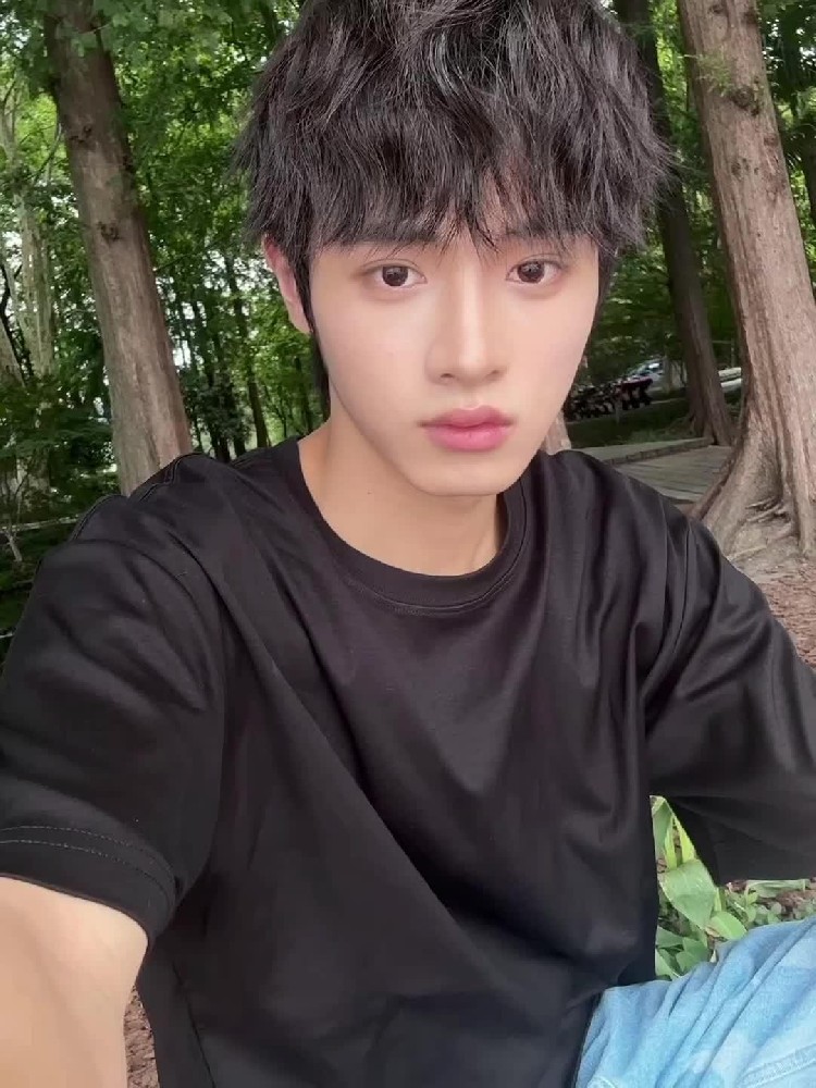 D862 照片398张 视频46个 中国男 年轻帅哥 学生 小奶狗 生活日常 旅游 真实