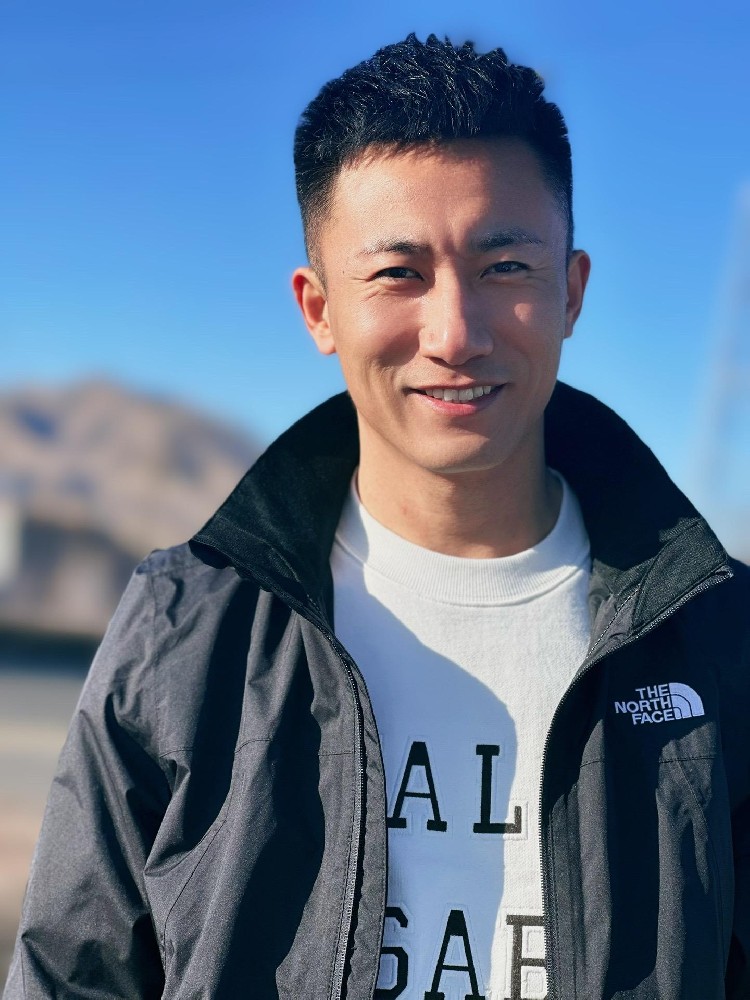 D866 照片1011张 视频45个 中国男 气质帅哥 生活日常 旅游