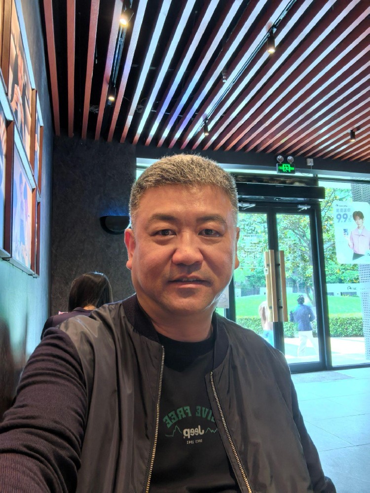 D882 照片111张 视频13个 中国男 气质老头 大叔 生活日常 旅游 自拍多