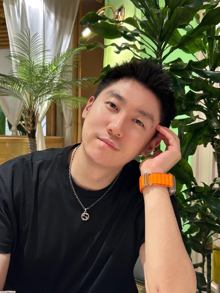 D891 照片400张 视频4个 中国男 年轻帅哥 生活日常 工作 正装 真实