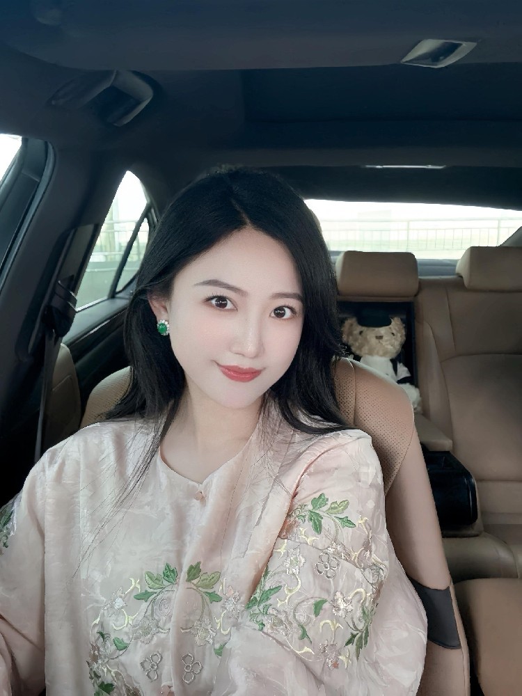 A943 照片333张 视频10个 中国女 高颜值性感气质美女 企业家 富婆 真实