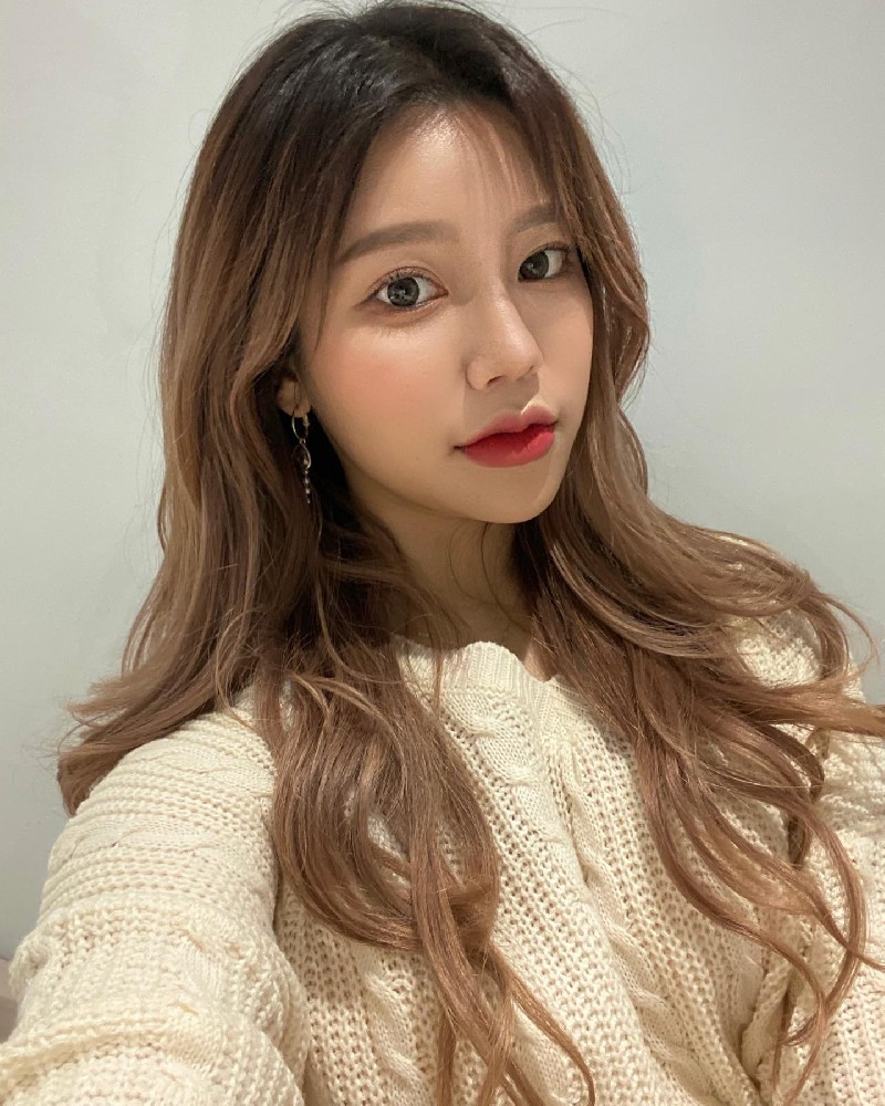 A953 照片1994张 视频59个 韩国 年轻 性感 少妇 大胸妹 生活日常  旅游 美妆 美食 自拍多