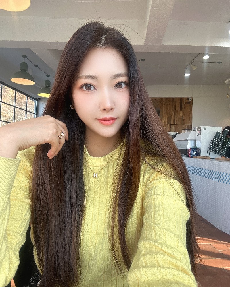 A960 照片3800张 视频213个 韩国 性感大胸美女 工作日常分享  旅游  美食 购物 自拍多