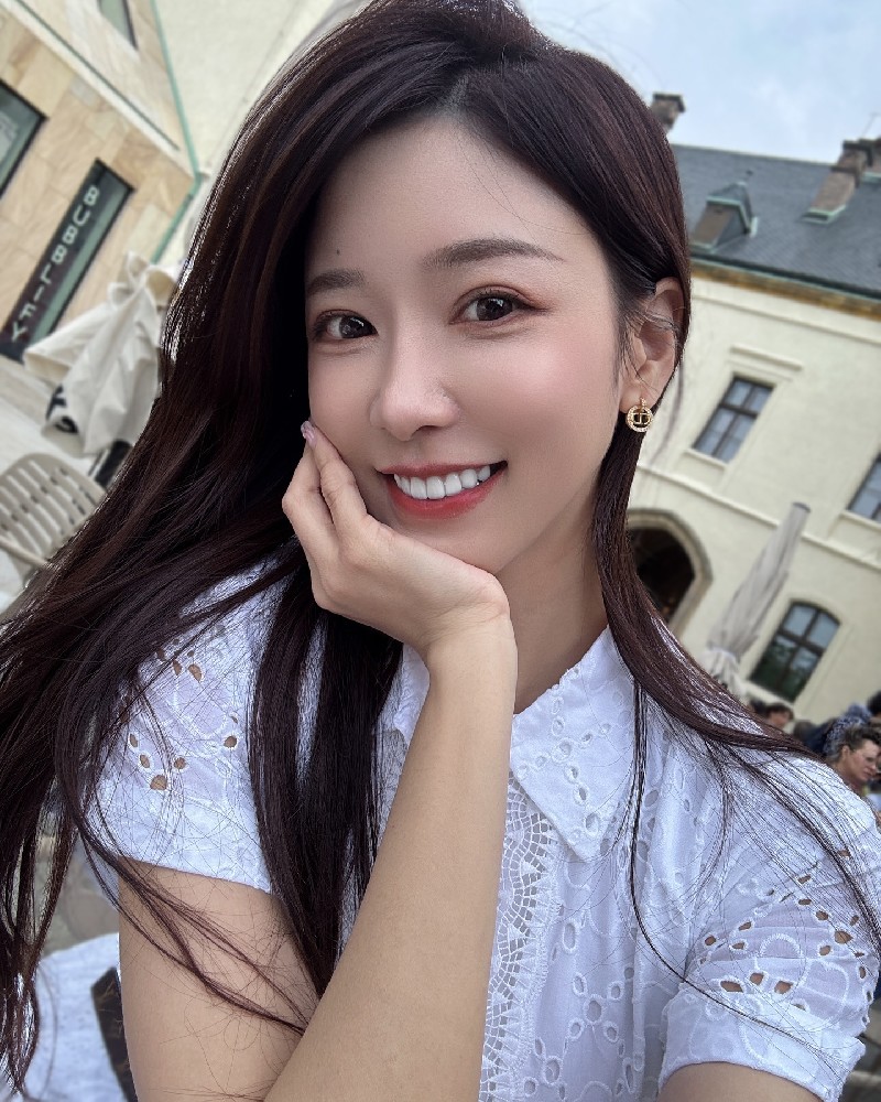 A966 照片6102张 视频139个 台湾 甜美气质美女 生活工作日常 旅游 美食 购物分享 自拍美照多