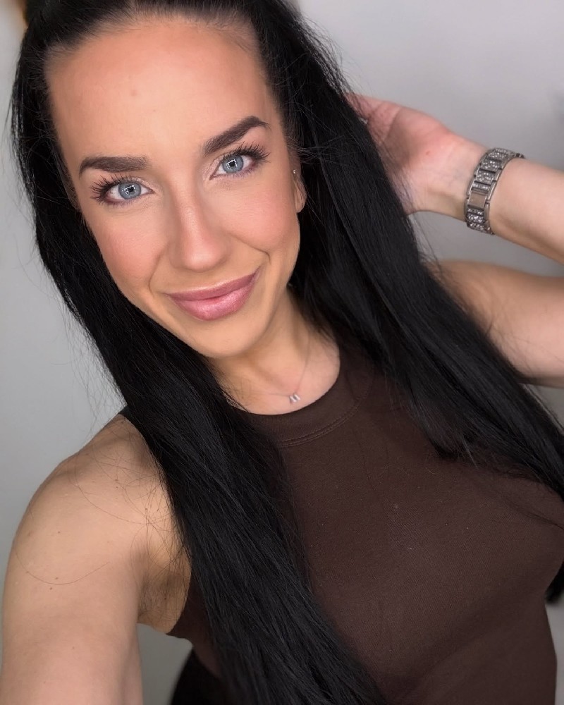 N200 照片543张 视频75个 捷克 时尚 宝妈 生活日常 带娃 婚纱照 孕照 旅游 自拍多