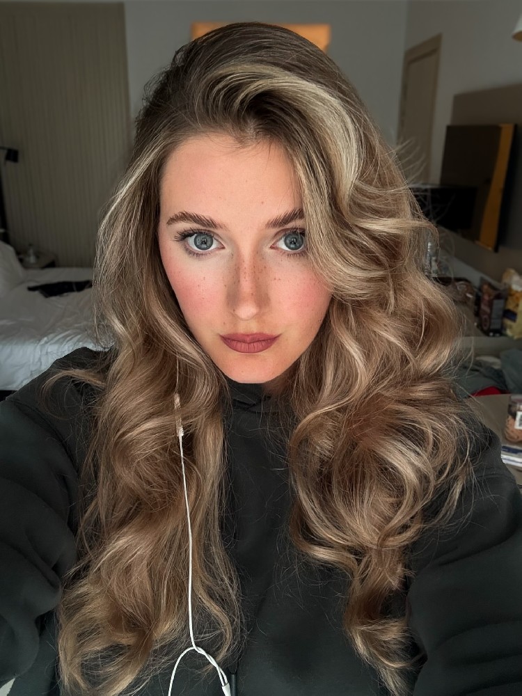 N206 照片255张 视频63个 德国 性感 大胸美女 运动员 生活日常 打高尔夫 朋友聚会 旅游 自拍