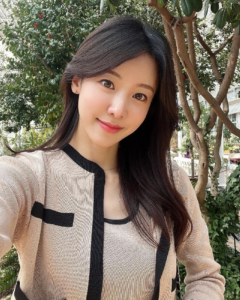 A969 照片7178张 视频489个 韩国 精致年轻少妇 美女 生活日常 旅游 健身 自拍多 自拍视频多 适合虚拟视频