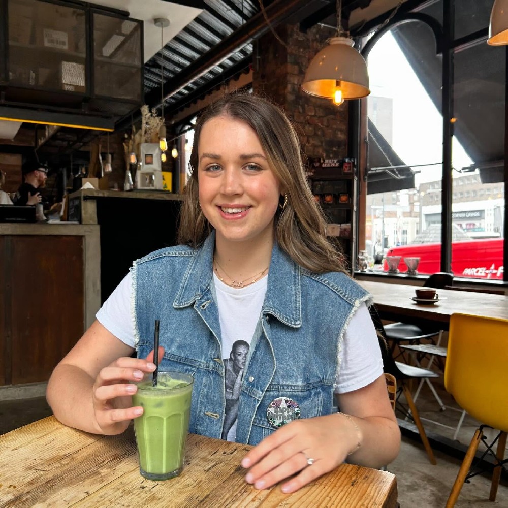 N256 照片530张 视频138个 英国 年轻女大学生 生活日常 毕业礼 下午茶 穿搭 旅游 有冬装