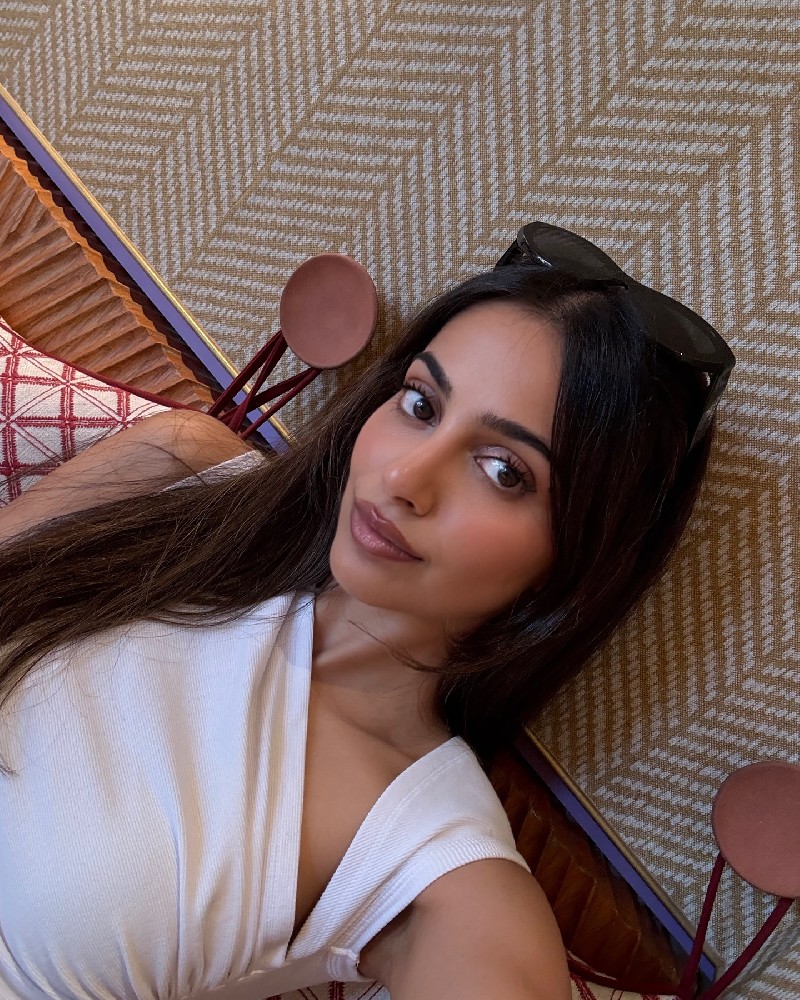 N277 照片568张 视频23个 印度 英国 伦敦 女助理 女三方 25岁 30岁 有英国生活 旅游 工作 素材 符合英国留学 英国移民的人设 大部分还是在印度 年轻有气质 各种素材丰富 适合做三方