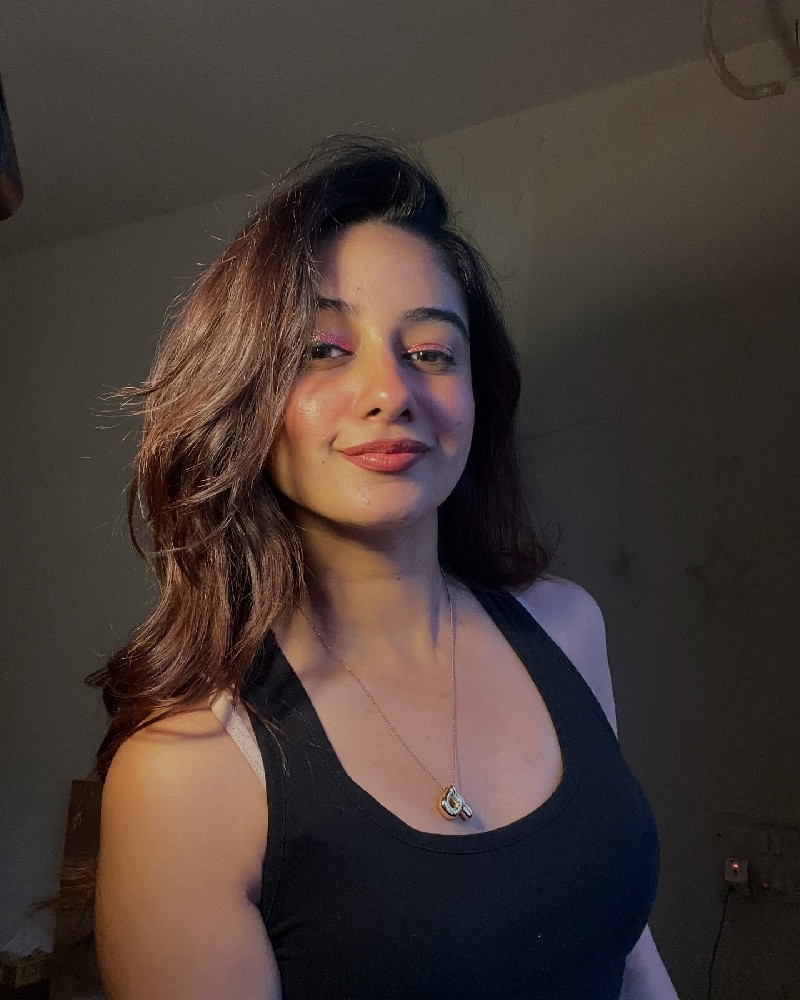 N310 照片2714张 视频566个 印度 有气质 性感  年轻 印度美女  喜欢跳舞 有很多跳舞的素材 朋友聚会 逛街 旅游生活  自拍照 素材丰富  适合25—30岁左右助理 三方包装