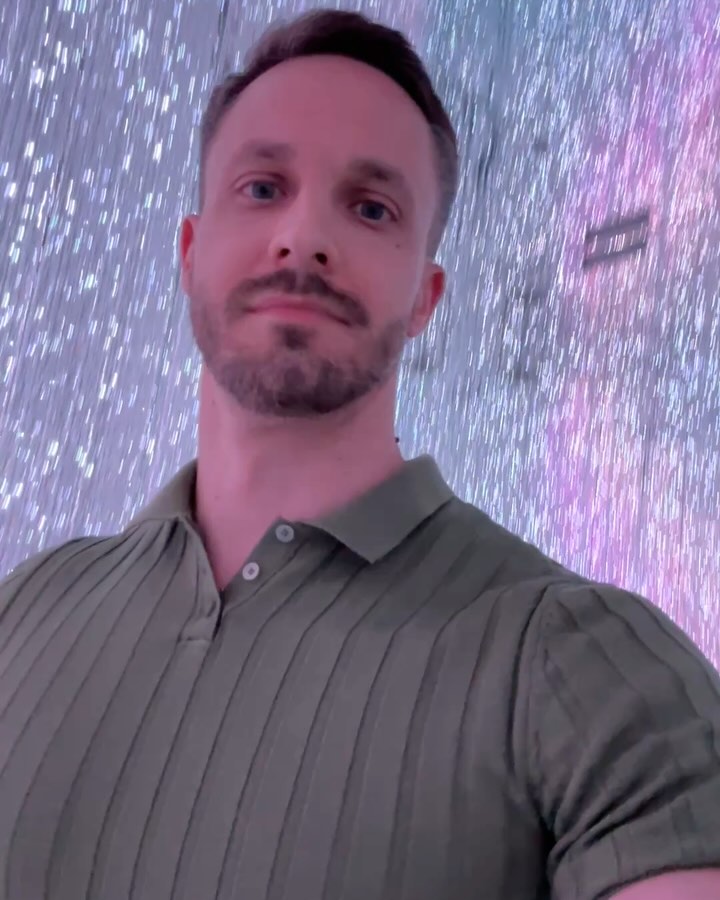 F170 照片841张 视频51个 美国 有自拍照 健身 游泳 冬天照 旅游 有自拍视频