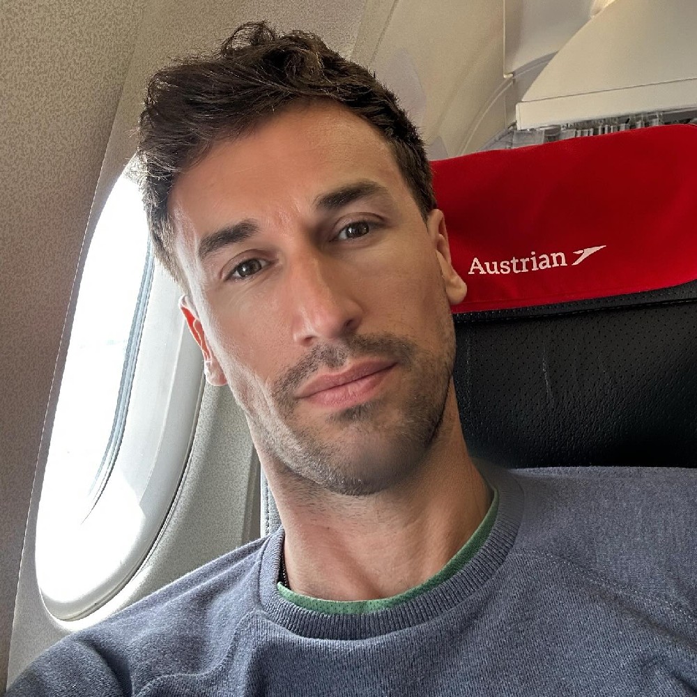 F183 照片504张 视频126个 美国🇺🇸、多国旅行 职业:（农业科技）曝光量低，工作素材丰富，多张农业园背景自拍。较多与同事/亲友互动合拍，多个10秒以上的自拍视频