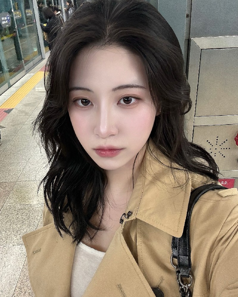 A019 照片1162张 视频59个 韩国 职业:   卖化妆品 曝光量低生活照 养宠物 朋友合照 生活照 旅游 钢琴 自拍照 美食 风景照 适合虚拟视频