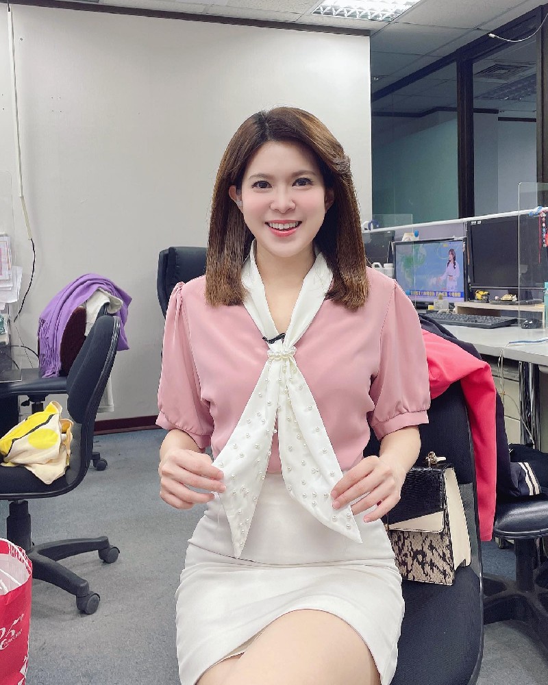 A053 照片722张 视频9个 台湾 气质白领 生活日常 正装 主持人