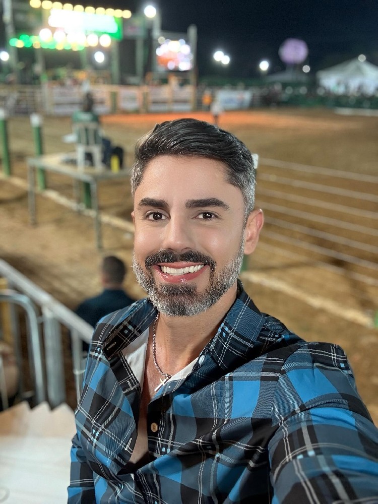 F206 照片3912张 视频239个 巴西 职业:（医疗行业）曝光量低、多个原声自拍视频