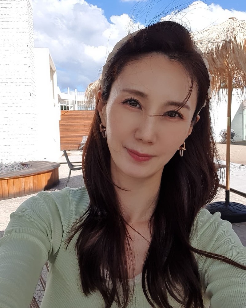 A092 照片4392张 视频674个 韩国 中年女 成熟知性 姐姐 生活日常 打高尔夫 朋友聚会 自拍多