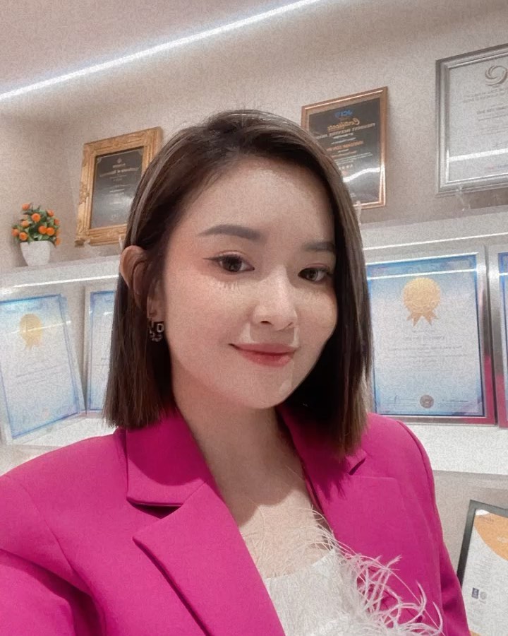 A095 照片2464张 视频147个 马来西亚 成熟美女 生活工作日常 参见展会 生日照 下午茶 旅游 自拍