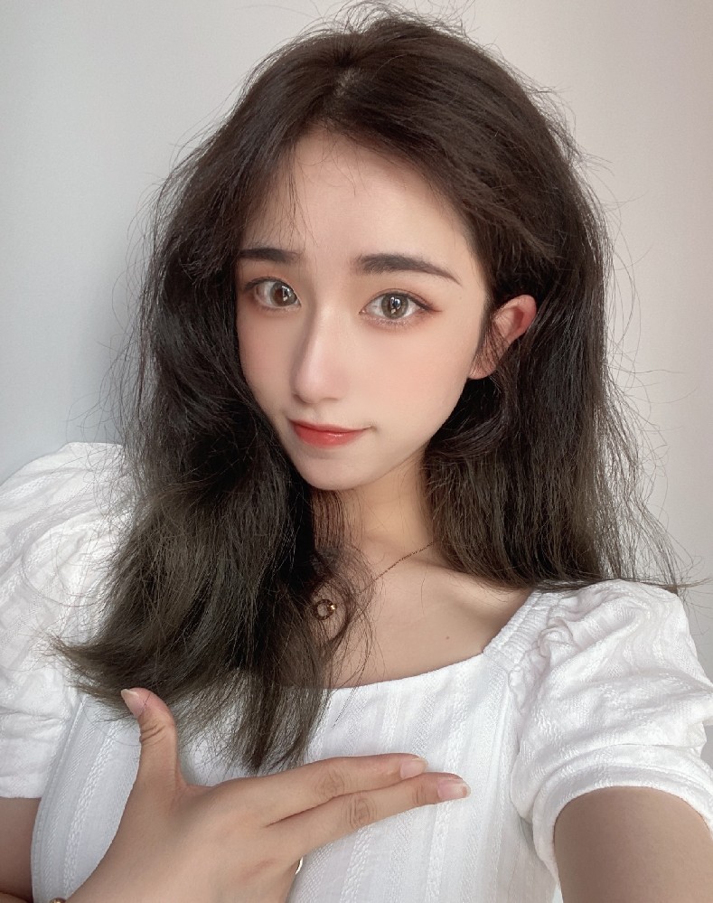 A112 照片306张 视频32个 中国女 年轻美女 小姐姐 可爱 真实 生活日常 校园生活 视频包含实况live