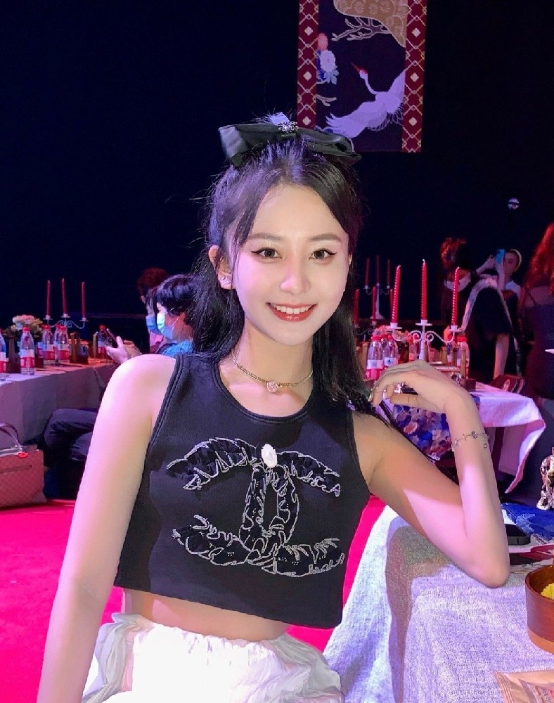 A140 照片594张 视频148个 中国女 年轻美女 生活日常 旅游 真实 视频包含实况live