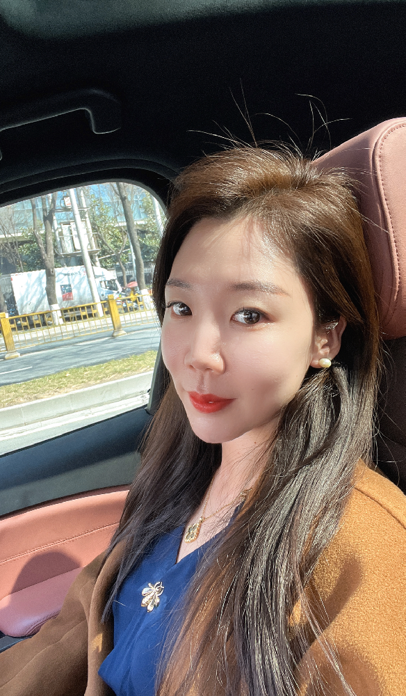 A141 照片1524张 视频612个 中国女 气质少妇 宝妈 律师 带娃 有职业装 健身 瑜伽 生活素材丰富 真实 视频包含实况live