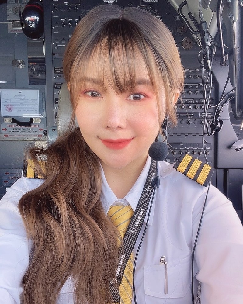 A202 照片391张 视频30个 泰国 飞行员 宝妈 成熟少妇  宝妈带娃  自拍  旅游 生活素材  打招呼视频