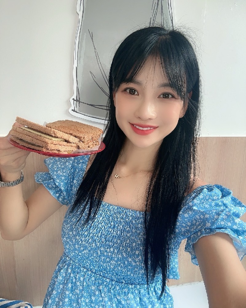 A215 照片1446张 视频17个 韩国 轻熟女 生活日常 打高尔夫 旅游 单人多