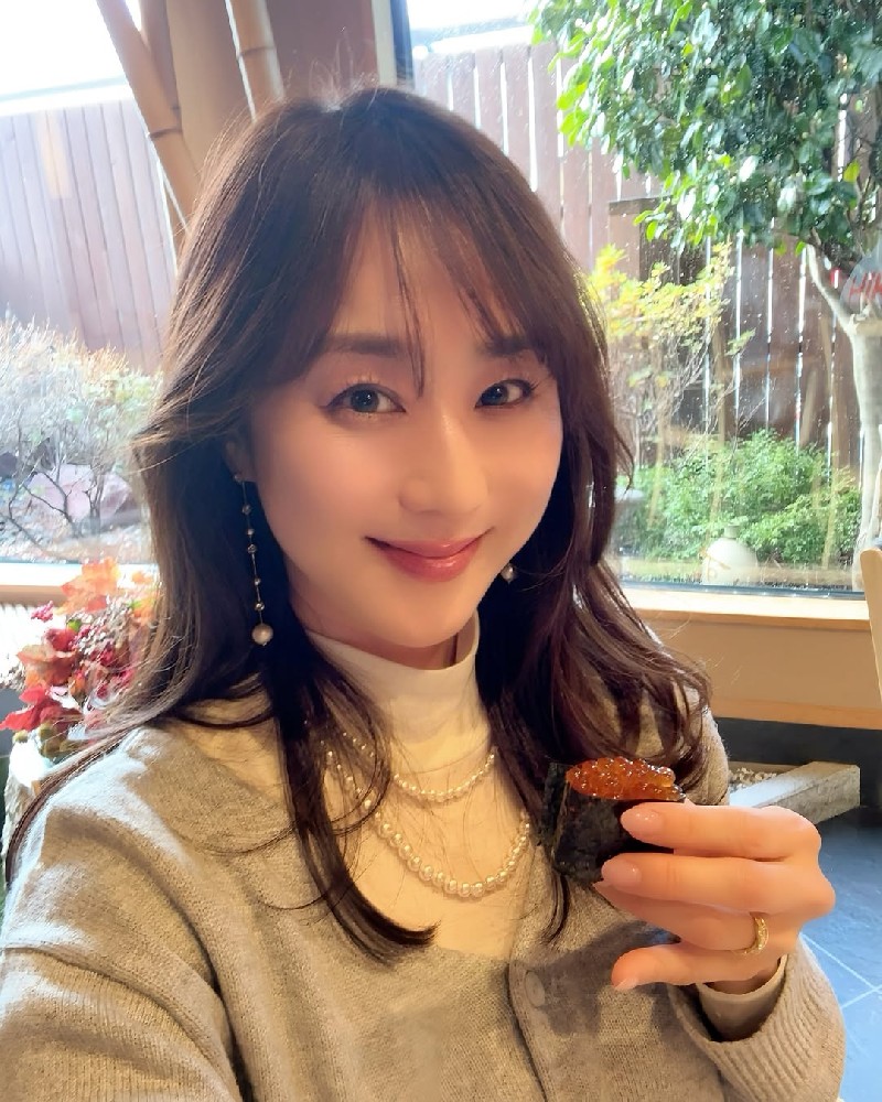 A220 照片2918张 视频97个 日本 成熟性感美女 生活日常 下午茶 打高尔夫球 旅游 自拍