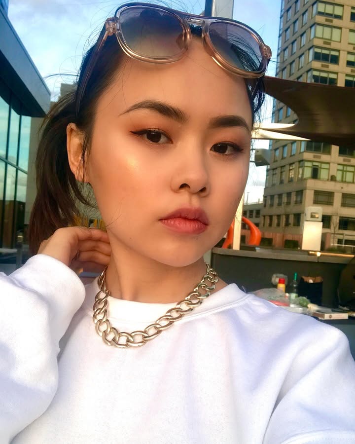 A225 照片1121张 视频33个  美国 中国留学生 曝光量特低，中国🇨🇳年轻MM长居美国🇺🇸纽约，真实素人类型，多处纽约当地环境/背景合照，较多与好友互动合拍，少量校园素材。