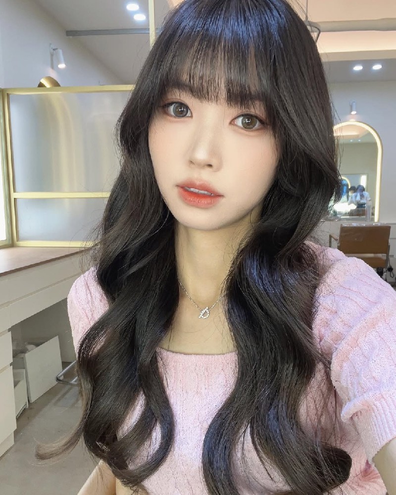 A227 照片1773张 视频12个 中国女 上海、多地区旅行 曝光量特低，上海年轻邻家小妹，很适合宅男群体。日常生活素材丰富，部分墨尔本留学/毕业照；户外场景为主，较多与好友互动合拍，居家睡前照偏少。