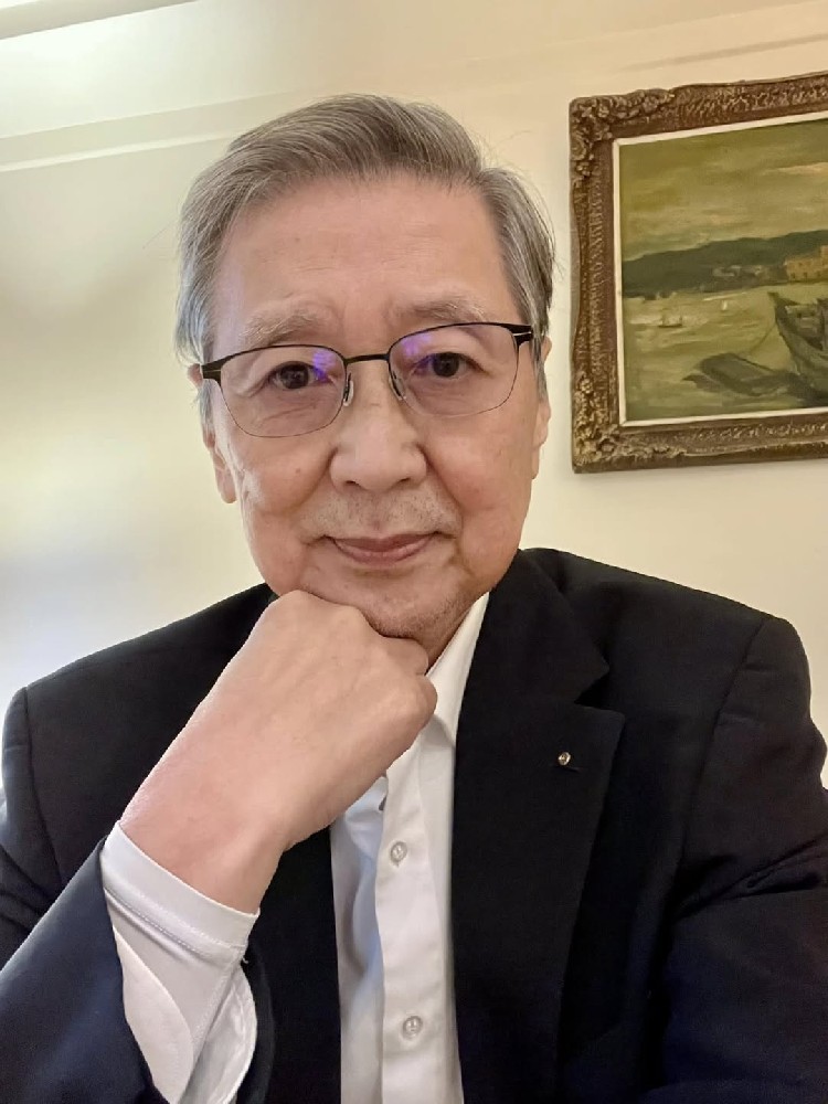 D897 照片379张 视频28个 中国 台湾 职业 心理医生 有自拍视频 高尔夫 正装 商务 自拍多 生活场景丰富 生活日常 旅游 风景