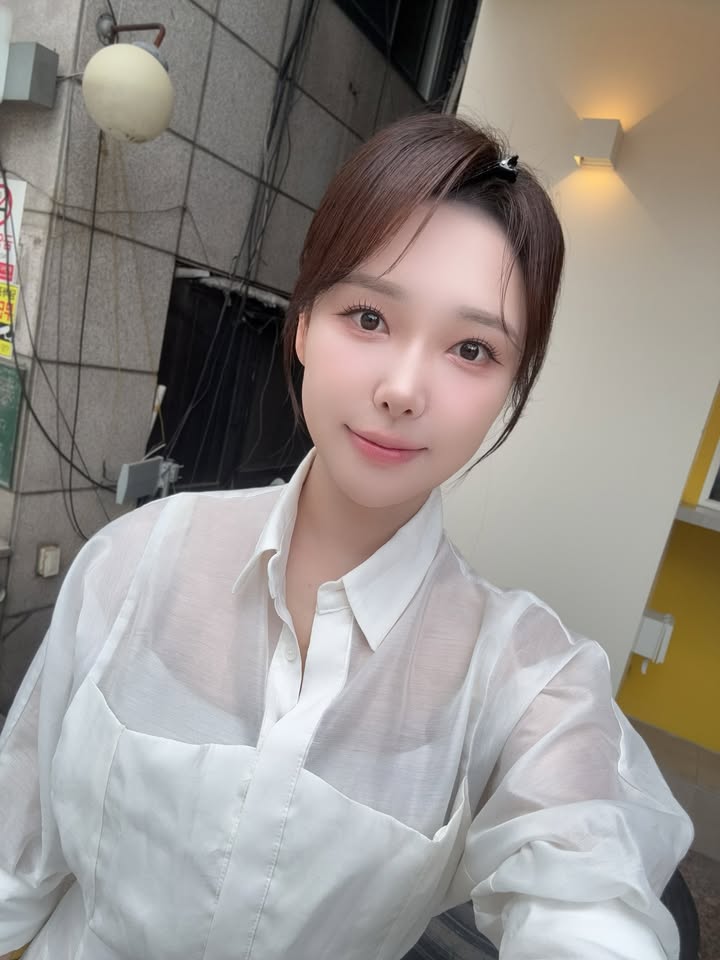 A246 照片1259张 视频23个 韩国 知性女主持人 生活工作日常  旅游  打高尔夫 旅游