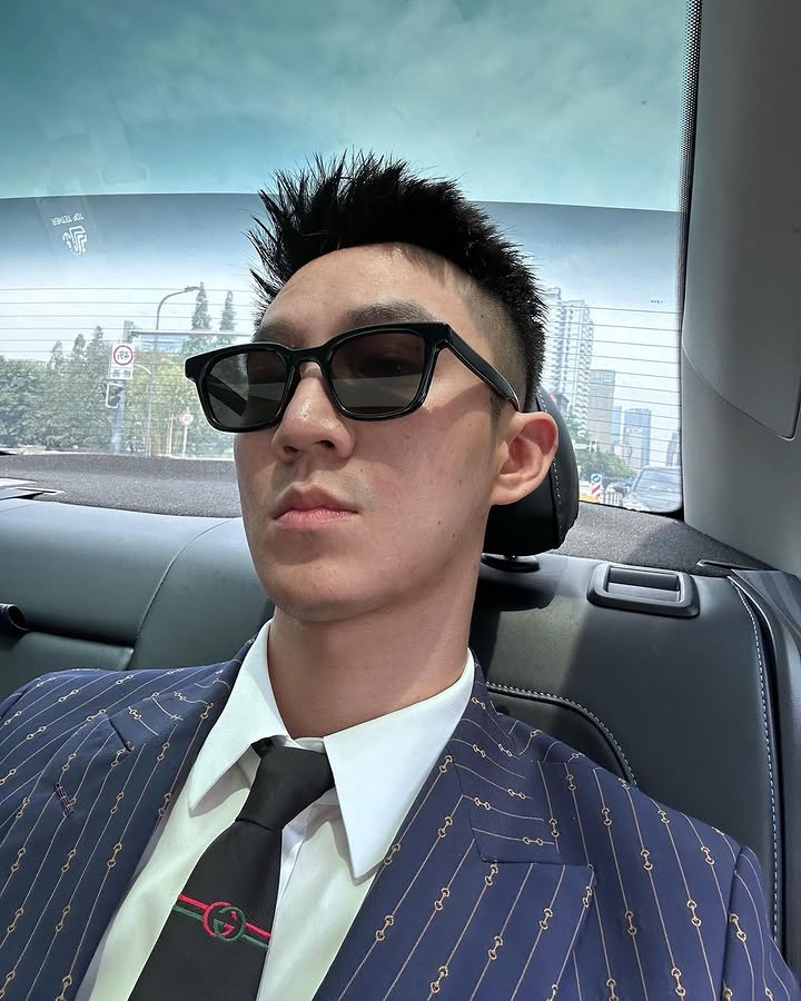 D924 照片401张 视频12个 中国男 健身 肌肉 正装  自拍多 生活场景丰富 生活日常 旅游 风景