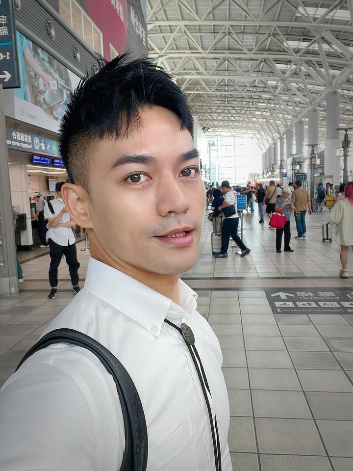 D931 照片1584张 视频135个 台湾 曝光量低，多个自拍视频符合卡虚拟摄像头，春夏秋冬、白天黑夜的自拍视频均有