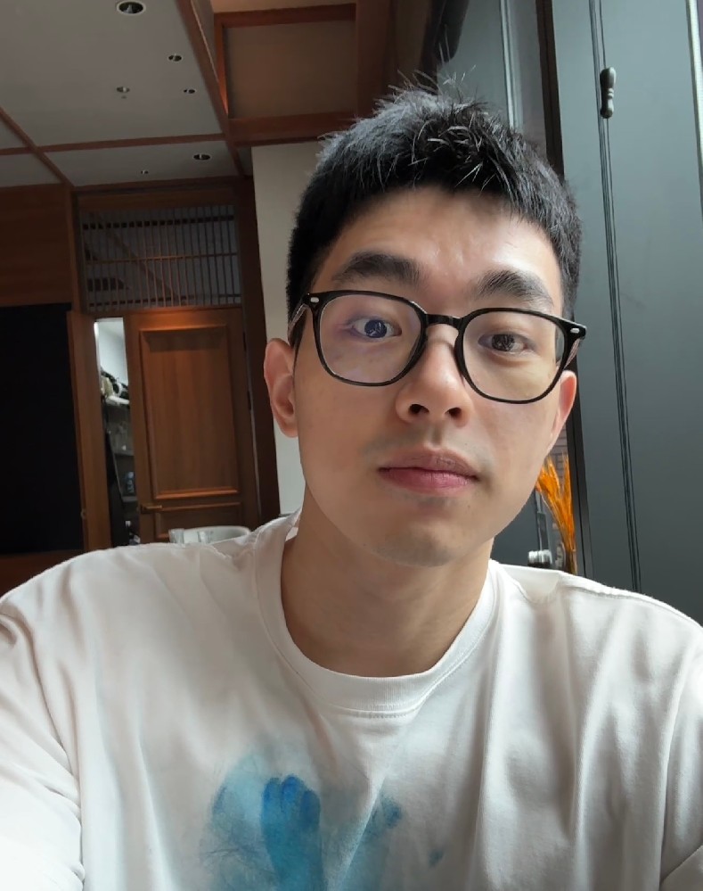 D944 照片2002张 视频1109个 中国男 年轻气质帅哥 生活日常 旅游 健身 腹肌 生活素材丰富 视频包含实况live