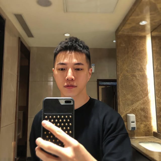 D957 照片832张 视频7个 台湾  空少 运动 健身  胸肌  优质生活  工作日常分享 宠物  聚会 旅游  美食 自拍照多