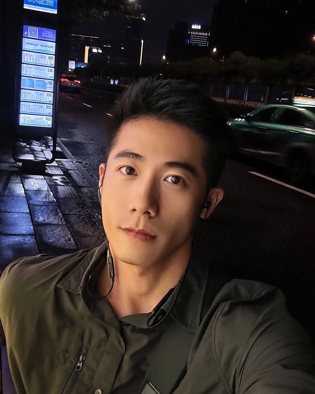 D967 照片1262张 视频49个 中国男 日常 生活 工作 旅游 聚会 职员 正装 丰富素材 自拍多