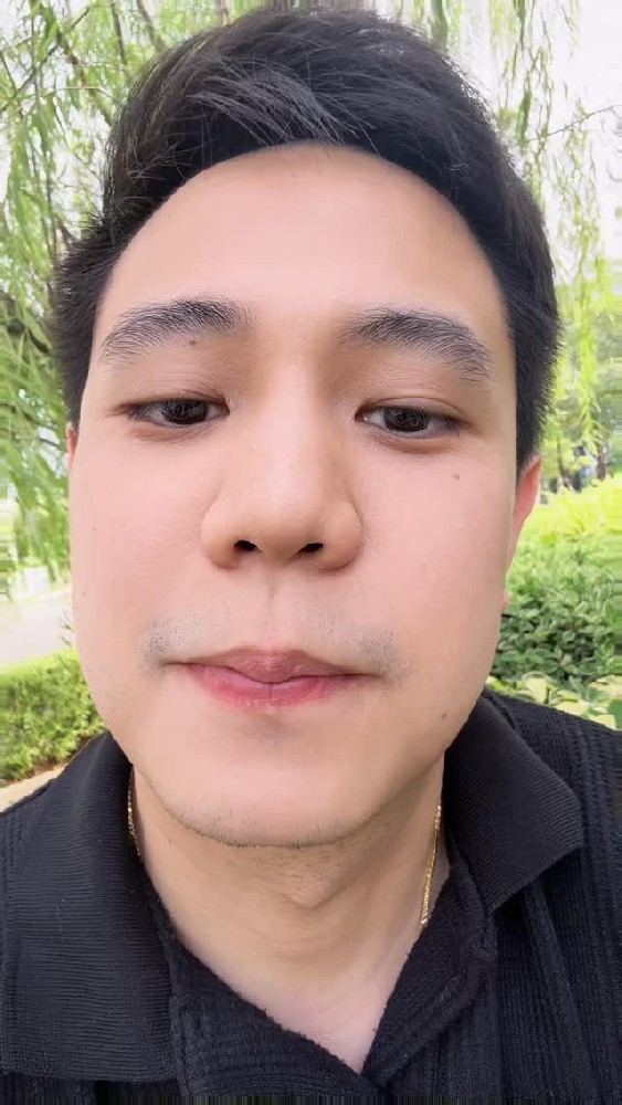 D970 照片401张 视频42个 泰国 自拍视屏居多 自拍多 生活场景丰富  生活日常 旅游 风景