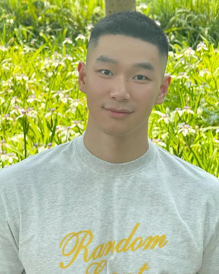 D007 照片1555张 视频11个 中国男  健身 肌肉 阳光 自拍多 生活场景丰富 生活日常 旅游 风景