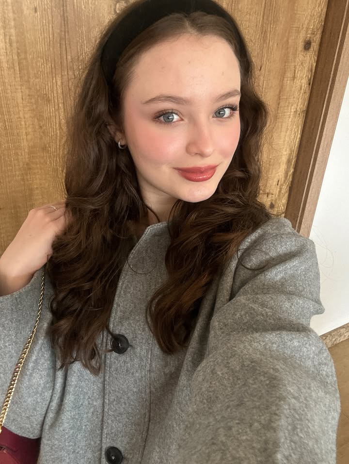 N327 照片1849张 视频421个 俄罗斯  自拍多  生活照多  家庭合照 居家 旅游 下午茶 养马 骑马  生活日常