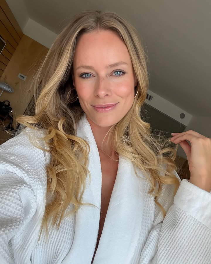 N388 照片2868张 视频254个美国 少妇 生活场景丰富 自拍多 旅游 风景 生活日常