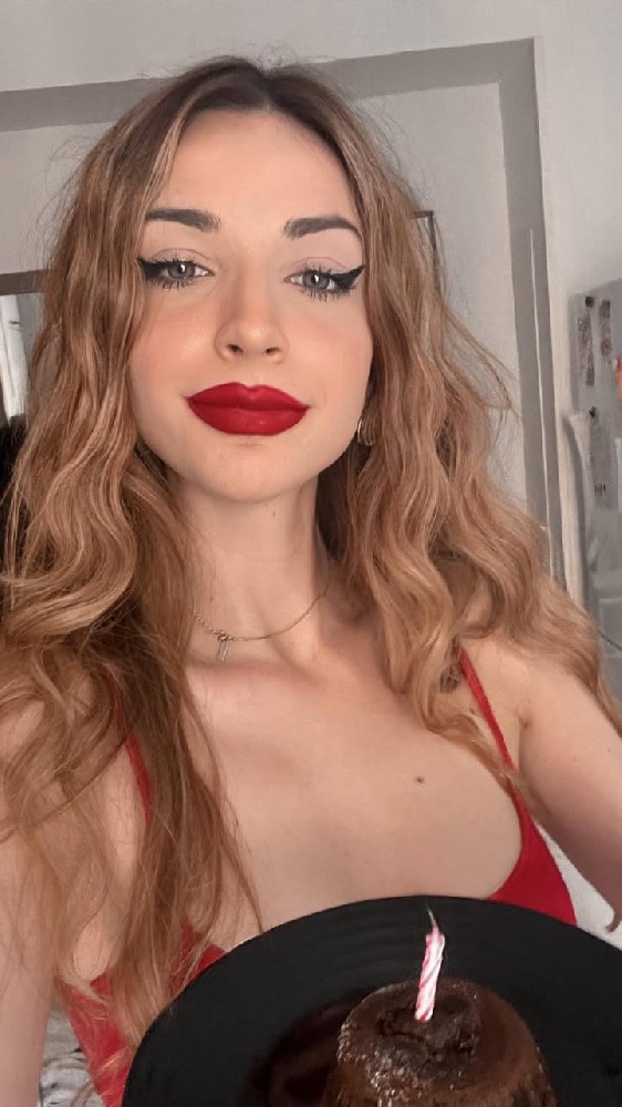 N429 照片1608张 视频185个 英国  赫本风 下午茶 名媛 红黑丝 旅游 生活日常