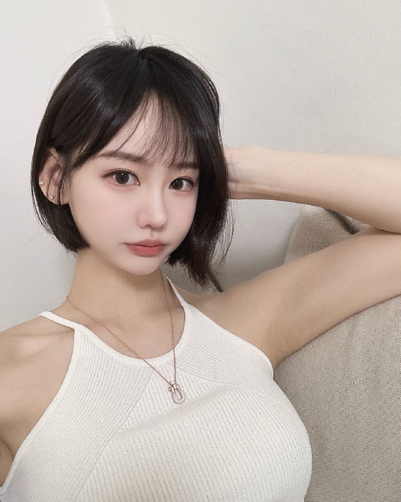 A2024 照片216张 视频7个 韩国 气质美女 生活日常 旅游 工作 曝光低