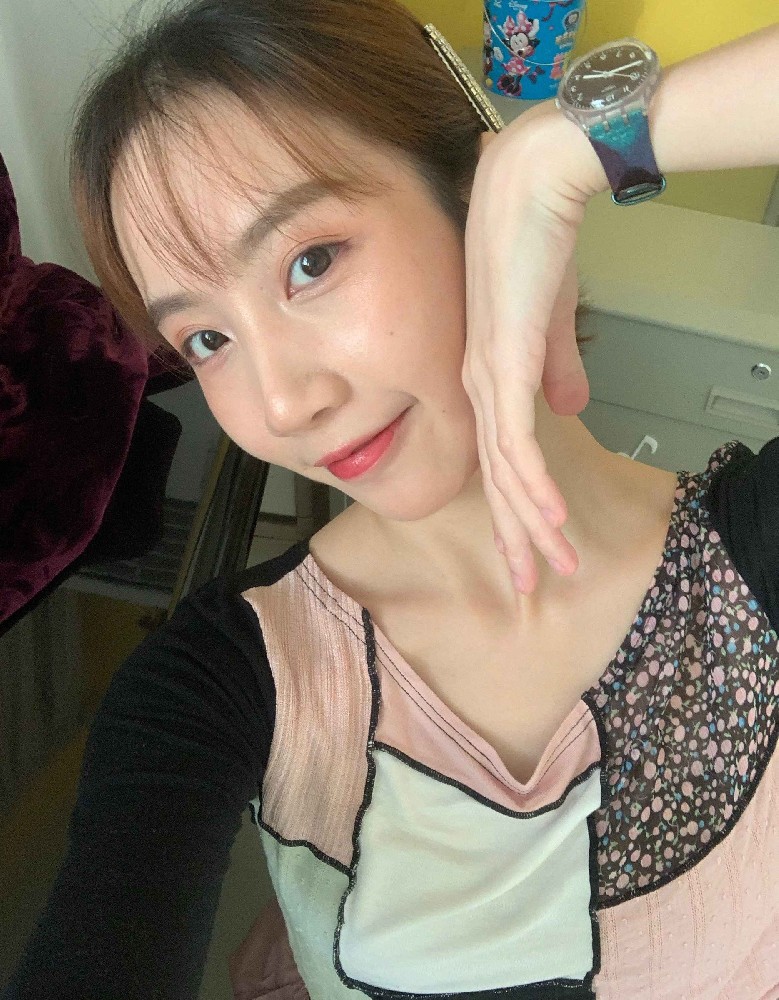 10UB13 照片5554张 视频394个 中国女 真实少妇 生活日常 旅游 健身 吉他 芭蕾 生活素材丰富 四季服装 视频有自拍 视频包含实况Live 曝光度超低 粉丝数2000+
