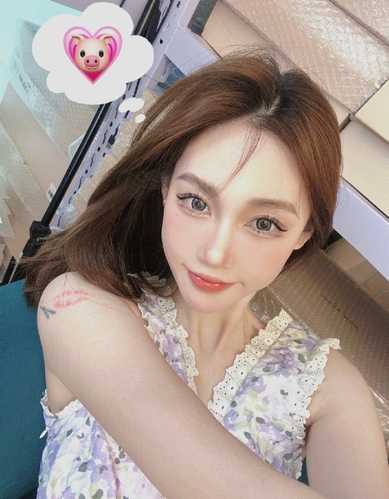 10UB14 照片3213张 视频825个 中国女 年轻白富美 生活日常 各国旅行 生活素材分丰富 视频包含实况Live
