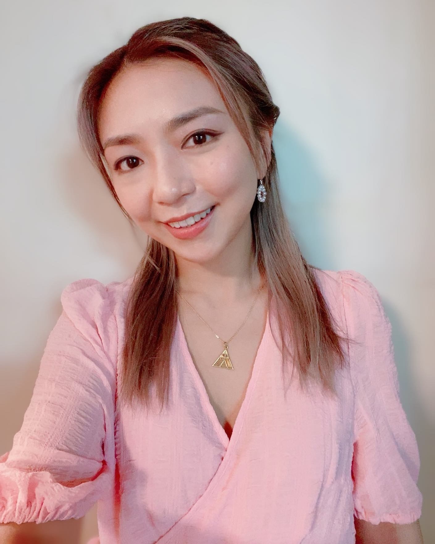 A1113 照片1553张 视频57个 中国香港 职业艺术从业 自拍较多 闺蜜合照 户外日常 亲子 生日照 音乐演出 居家日常 朋友聚会 家庭合照 聚会 宠物 生活场景丰富 曝光度低 粉丝数3000+